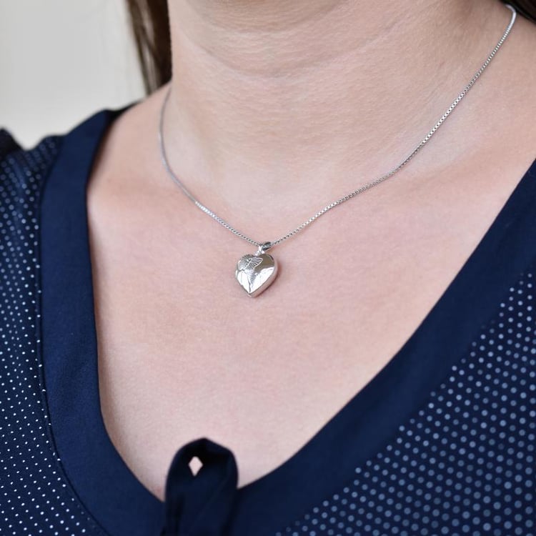 Srdiečkový strieborný medailón 18548