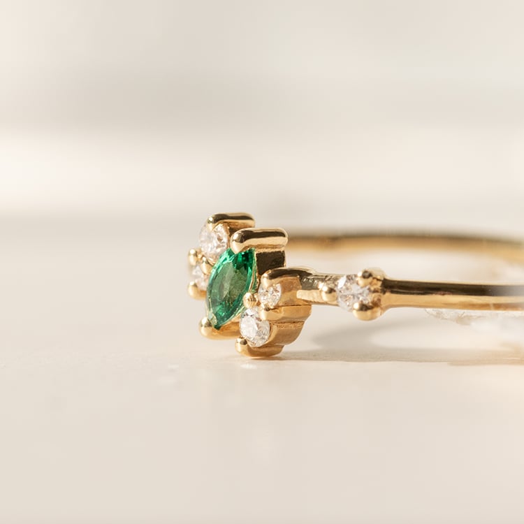 Cluster prsteň s lab-grown smaragdom a diamantmi Atan 139645