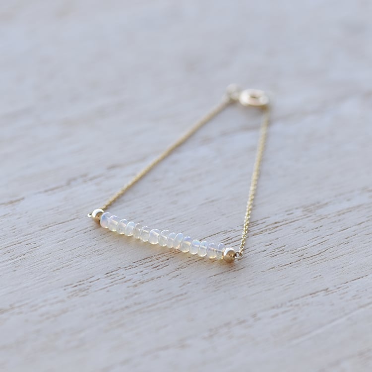 Zlatý náramok s opálovými korálkami 60738