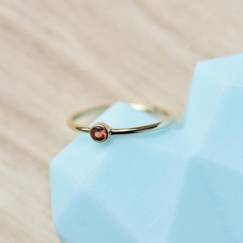 Zlatý minimalistický prsteň s padparadscha zafírom Kathleen