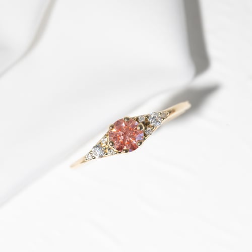 Zásnubný prsteň s certifikovaným fancy pink lab-grown diamantom Diana