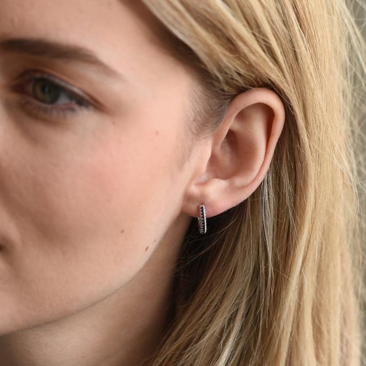 Kruhové zlaté náušnice s čiernymi diamantmi 51232