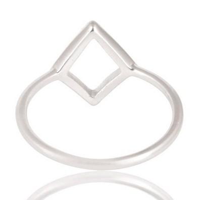 Strieborný prsteň 8919