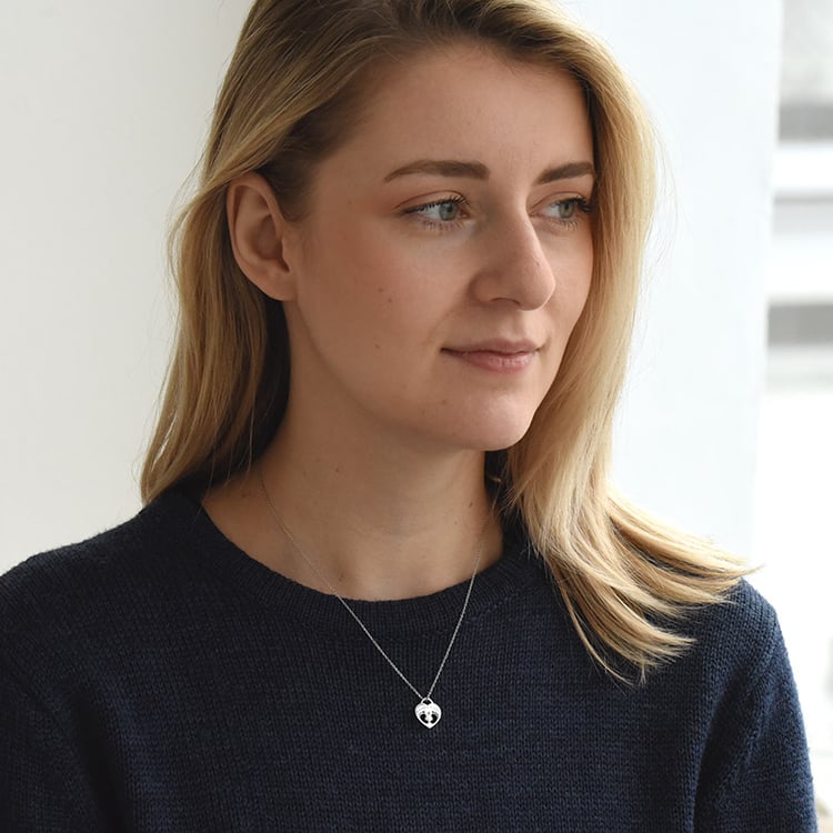 Strieborný prívesok detské nožičky s diamantom a gravírom Sophia 103376