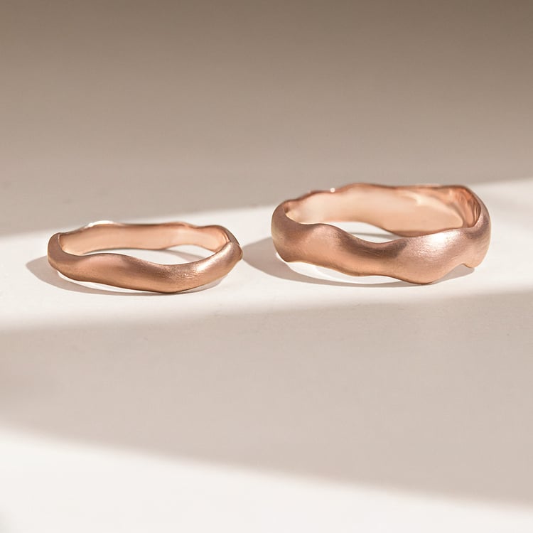 Nepravidelné zlaté svadobné obrúčky 156328