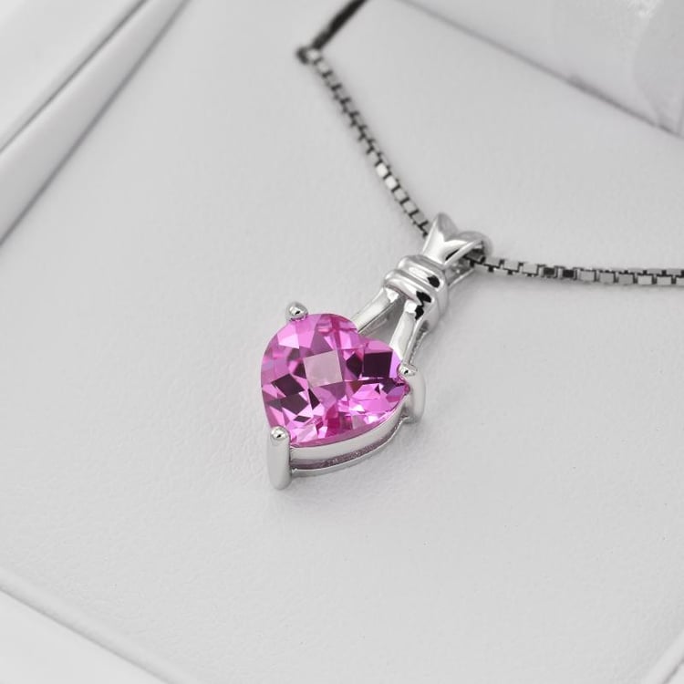 Zafírové srdiečko v striebornom náhrdelníku 9716