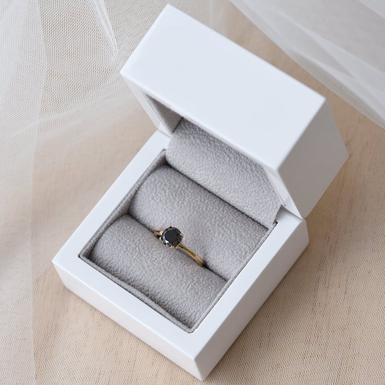 Prsteň s čiernym diamantom 72238