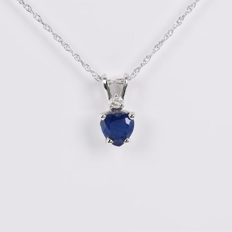 Zafírové srdce v zlatom náhrdelníku 13820