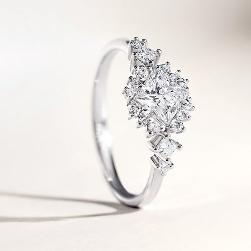 Zásnubný prsteň s 0.60ct IGI princess certifikovaným lab-grown diamantom Nairne