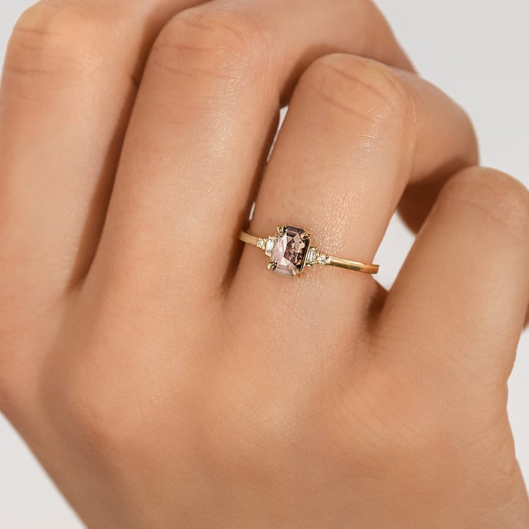 Prsteň so salt and pepper diamantom a postranními diamantmi Neo 153145