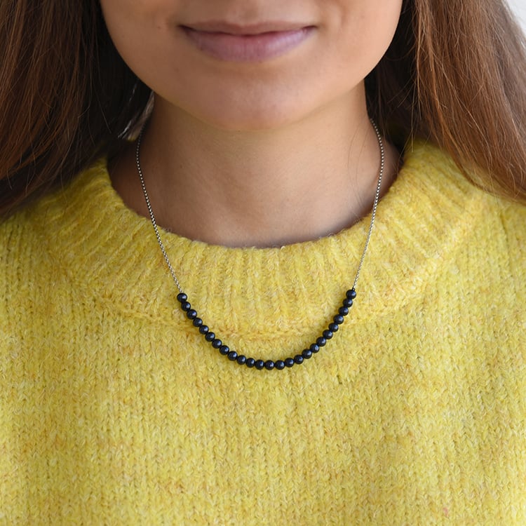 Strieborný náhrdelník s čiernymi perlami 58298