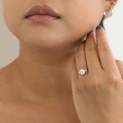 Zásnubný prsteň zo zlata v orieškovej farbe s emerald diamantom Rhea