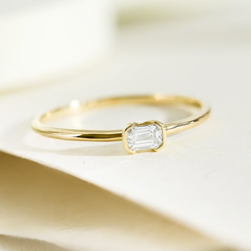 Minimalistický prsteň zo striebra s emerald diamantom Henrik