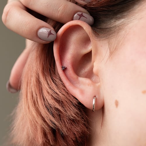 Zlatá piercing náušnica s rubínmi Rossi
