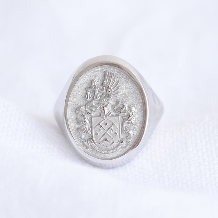 Zlatý pánský prsteň s ručným gravírom 93387