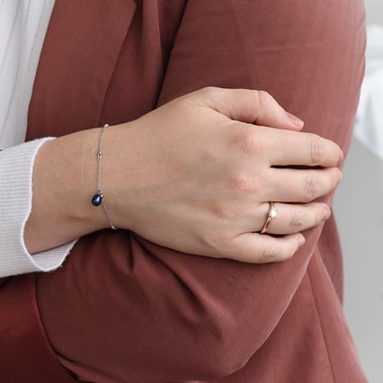 Náramok zo striebra s čiernou perlou Uzoma