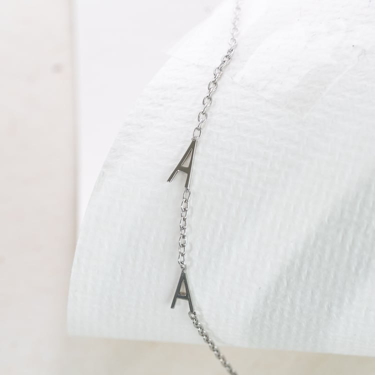 Strieborný náramok s 2 písmenami vašej voľby Ainslee 124526