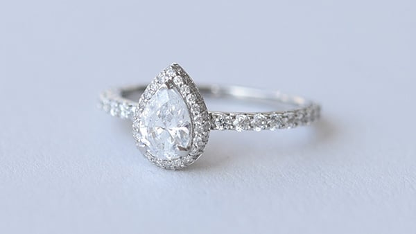 Pear (hruška, slza)