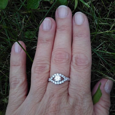 Diamantový zásnubný prsteň zo zlata