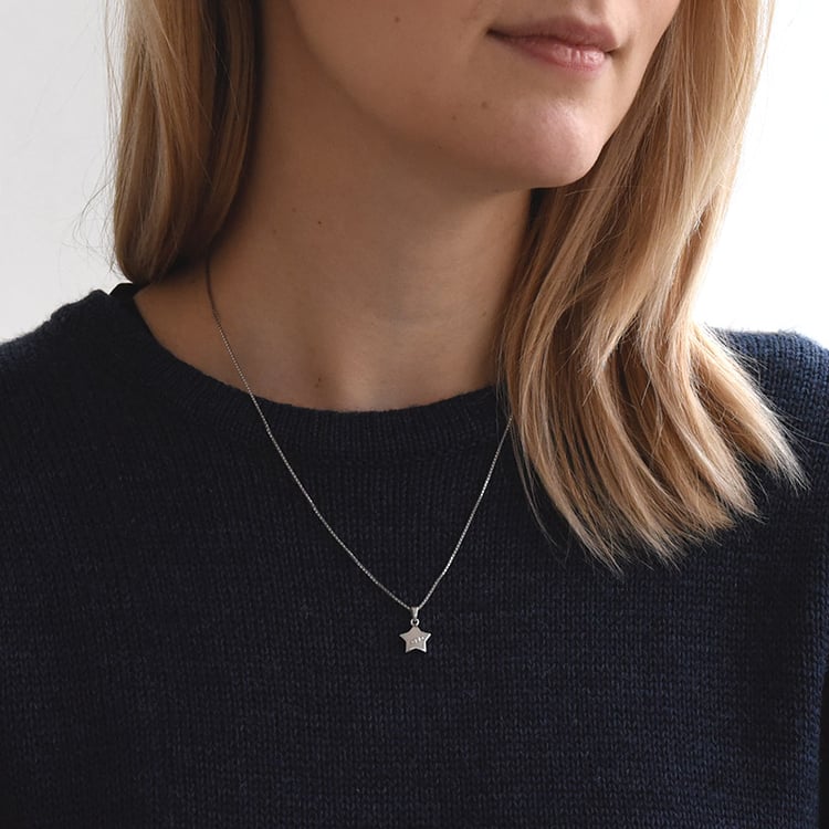 Náhrdelník v tvare hviezdy s diamantom 73061