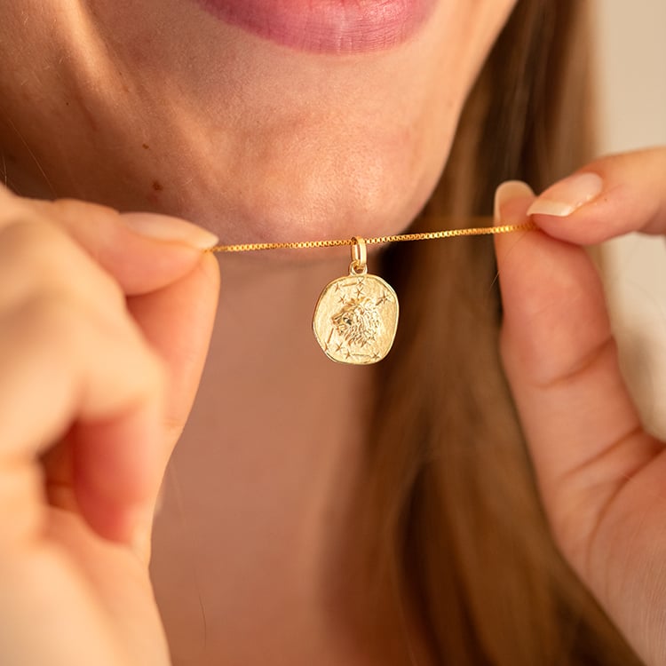 Zlatý prívesok so symbolmi znamenia zverokruhu 145602