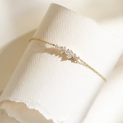 Minimalistický cluster náramok s lab-grown diamantmi Lucy