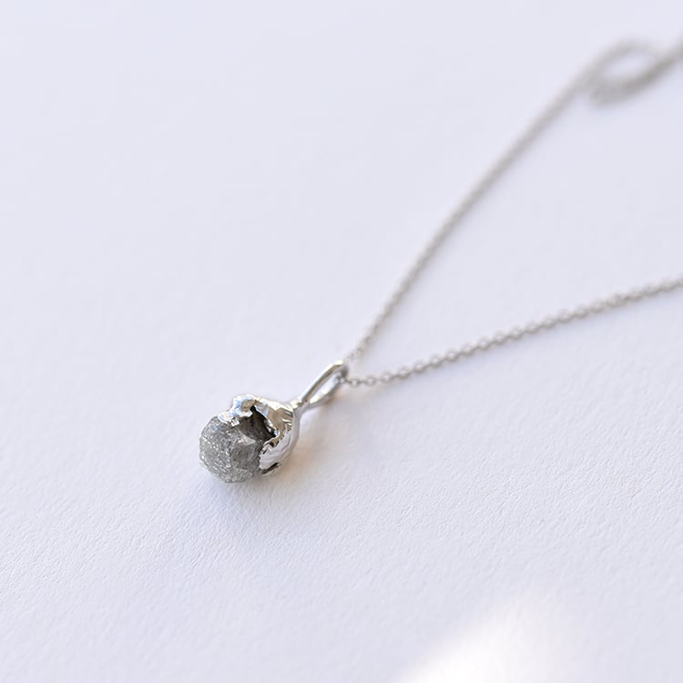 Zlatý prívesok s nebrúseným diamantom 58359