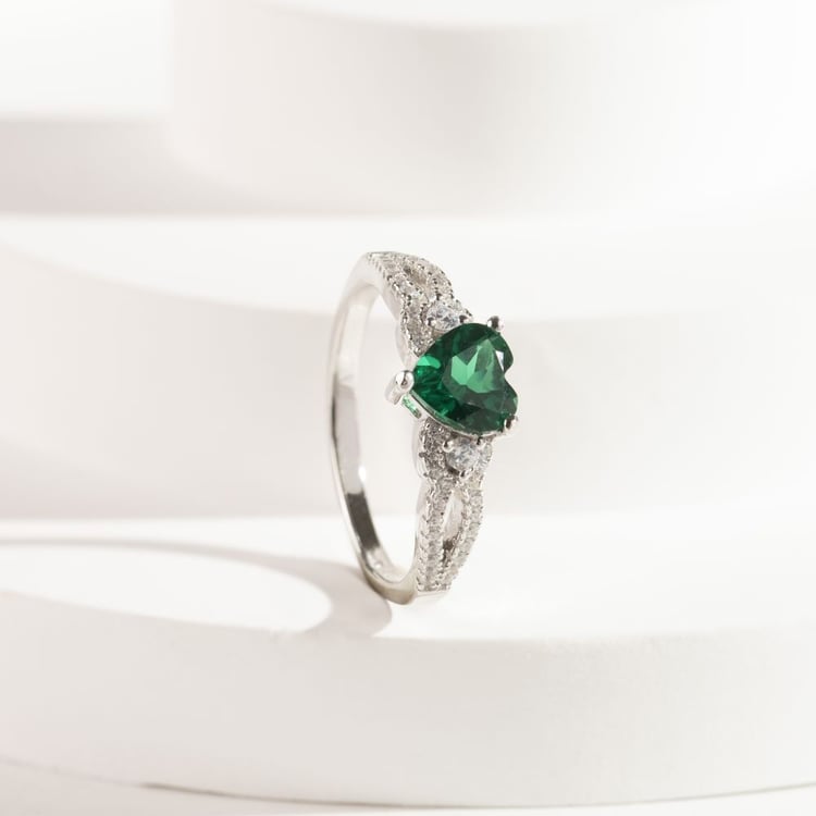 Strieborný prsteň so smaragdovým srdcom a zirkónmi Toria 163304