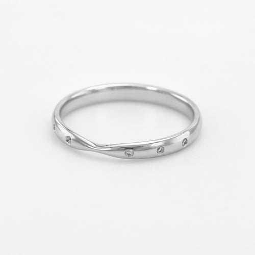 Platinový minimalistický eternity prsteň s diamantmi Conall