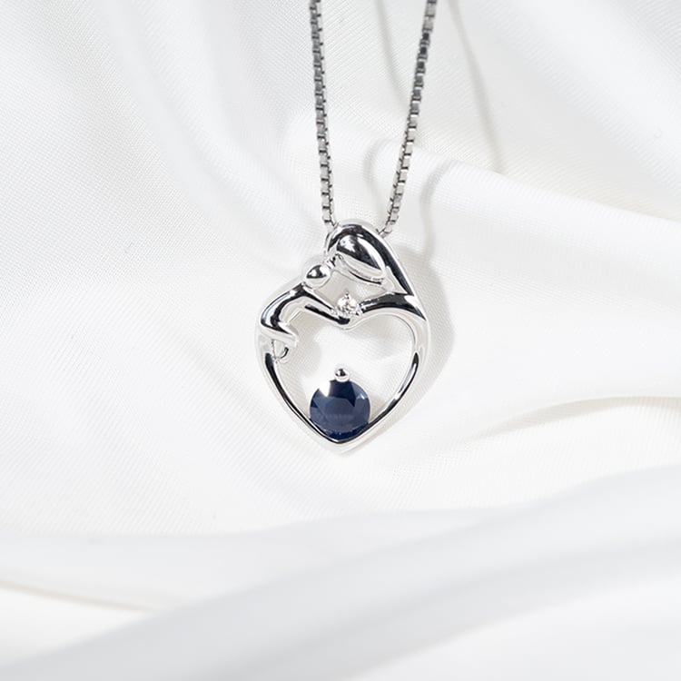 Prívesok matka a dieťa so zafírom a diamantom Heli 131165