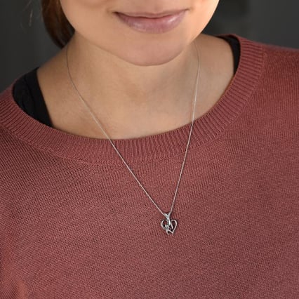 Strieborný prívesok v tvare srdca s rubínom a diamantom Elyzza