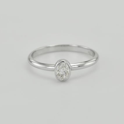 Zásnubný prsteň s oválnym diamantom Comteny