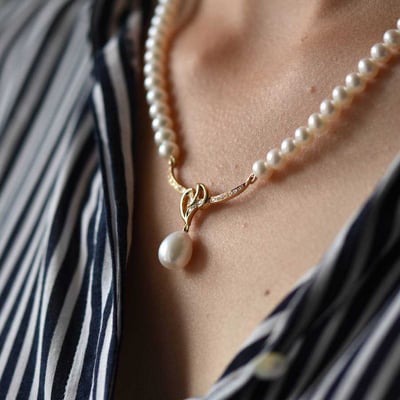 Zlatý perlový náhrdelník