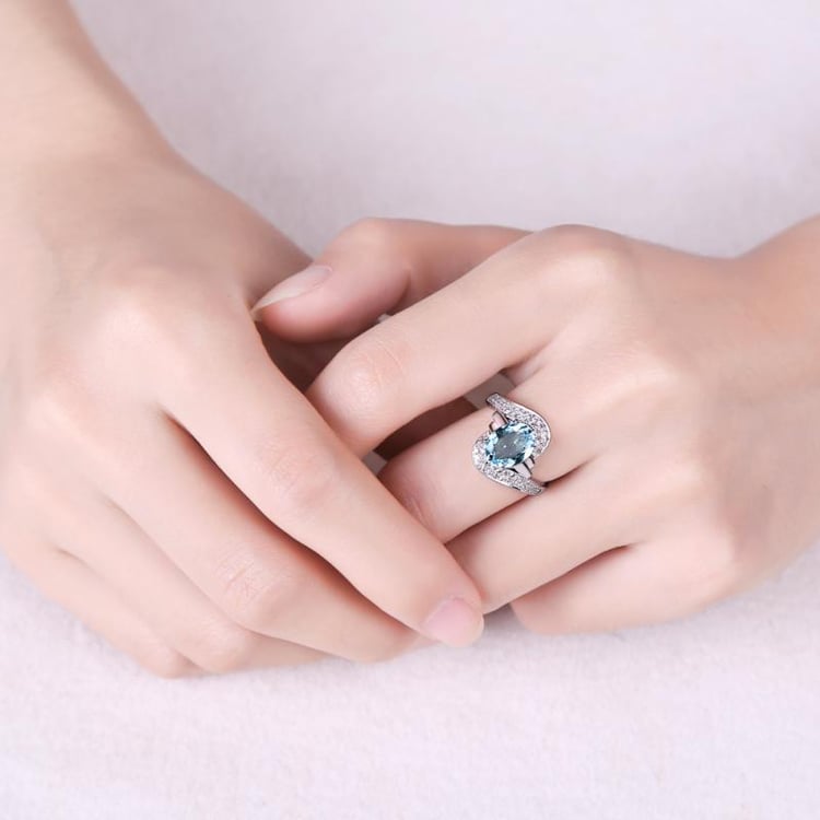 Prsteň s oválnym akvamarínom 16796