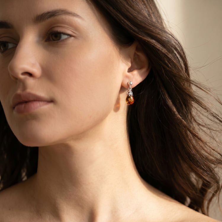 Strieborné visiace náušnice s jantarom Dana 166777