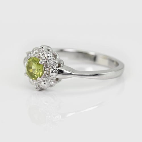 Zásnubný prsteň s olivínom a diamantmi Earthia