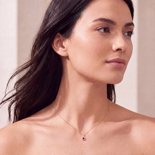 Strieborný elegantný prívesok s rubínom a lab-grown diamantmi Jack