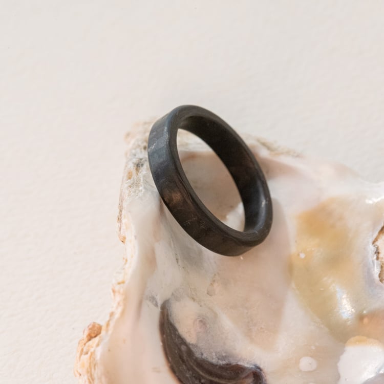 Ploché karbónové svadobné obrúčky s diamantmi Mamie 125198