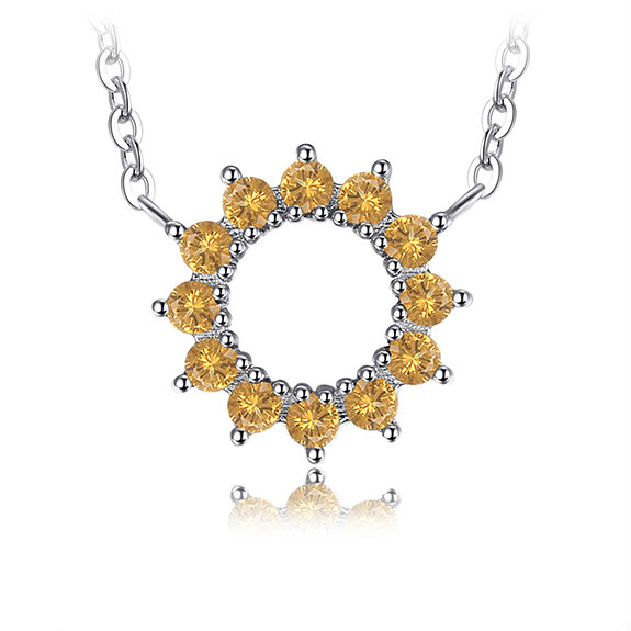  Strieborný prívesok vo tvaru slnca zo žltých smaragdů Alemana