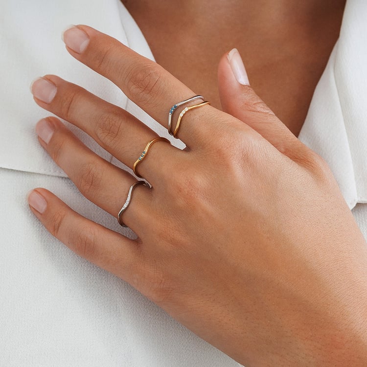 Strieborný prsteň s tromi modrými diamantmi 157768