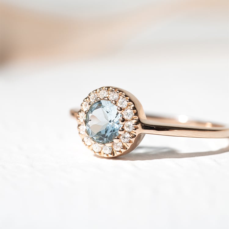 Zlatý zásnubný prsteň s akvamarínom a diamantmi Vale 128393