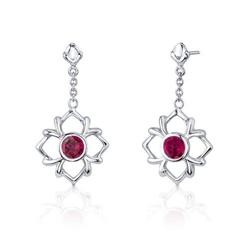 Rubíny zavesené v strieborných náušniciach Shapur