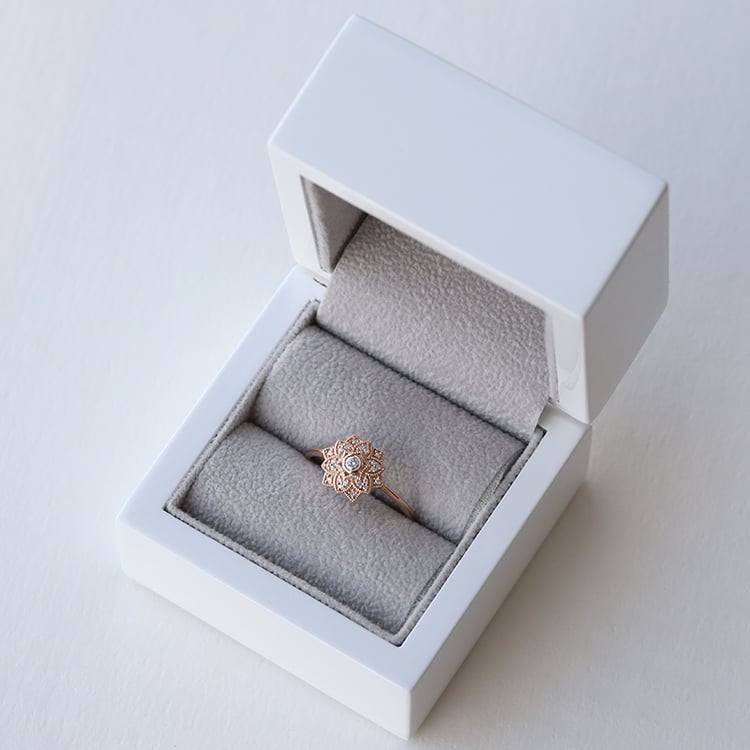 Prsteň plný diamantov 73675