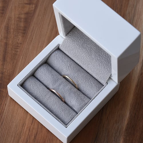 Minimalistický prsteň s lab-grown diamantmi a pánský komfortný prsteň Britta