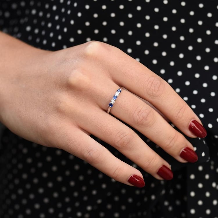 Platinový eternity prsteň so zafírmi a diamantmi 27061