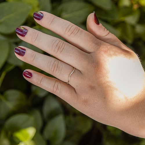 Minimalistický vykrojený prsteň s tremi diamantmi Moore