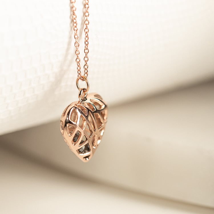 Prívesok v tvare srdca so salt and pepper korálkami Adeline 134754