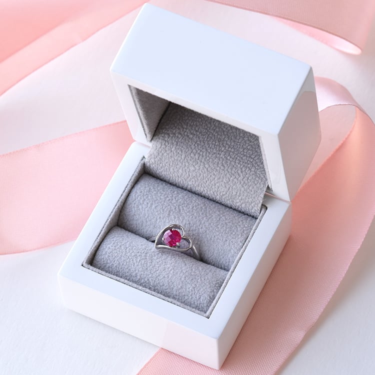 Prsteň s rubínom zo striebra 78422