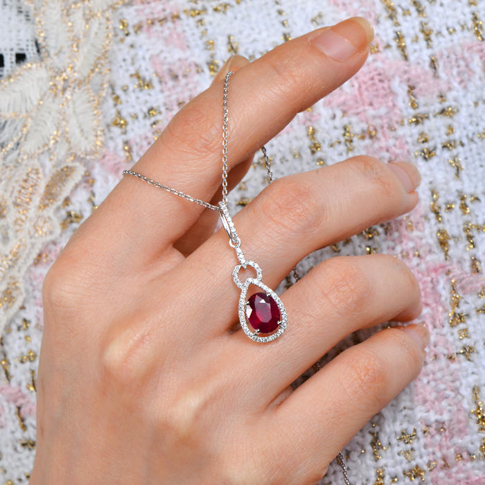 Náhrdelník z bieleho zlata s rubínom Edna 5662