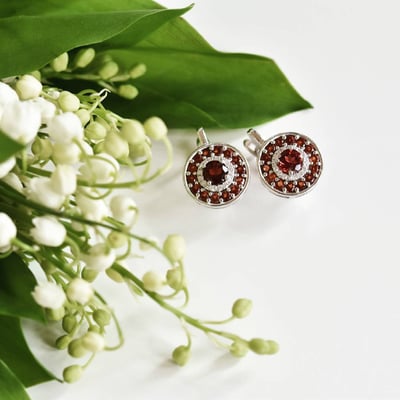 Granátové náušnice